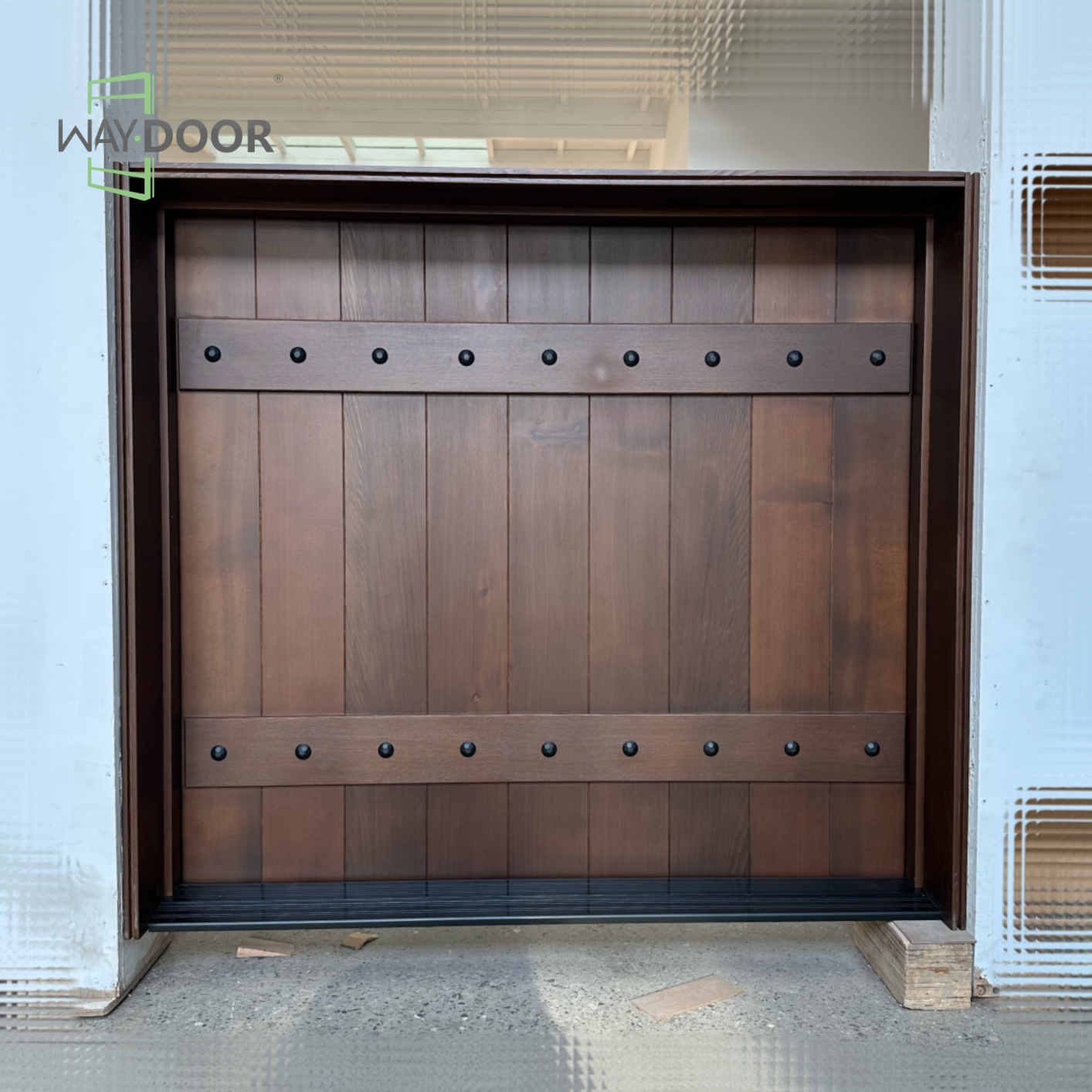 Classic Strap Rivet Solid Wood Courtyard Door